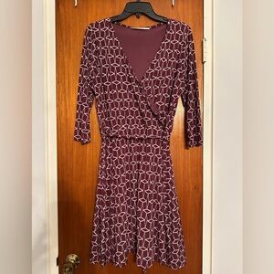 Purple/maroon 41 Hawthorn geometric patterned dress w/ belt, size large.